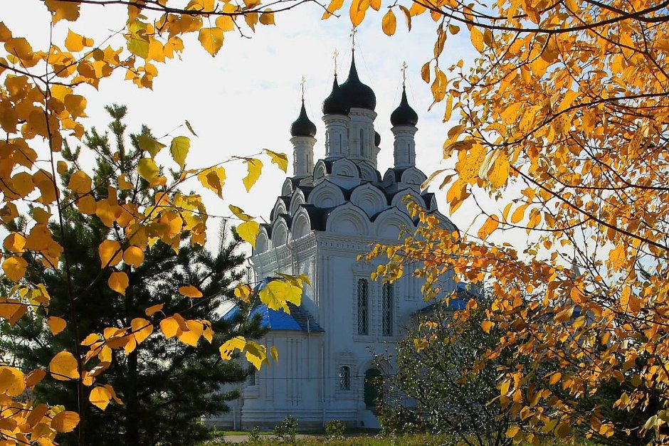 Церковь Покрова Богородицы осень