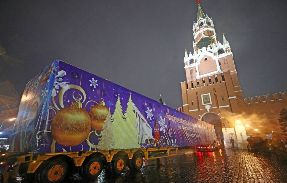 Советские новогодние открытки с Кремлем