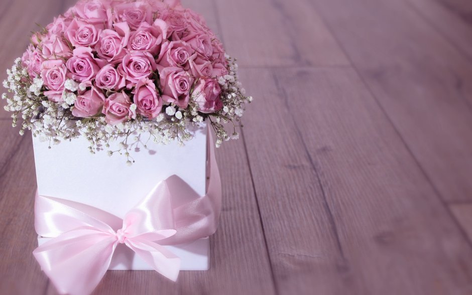 Коробка для цветов розовая