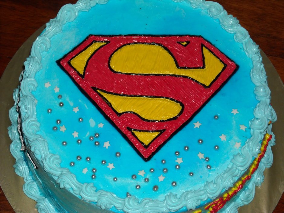 Открытка с днём рождения Супермен с тортом