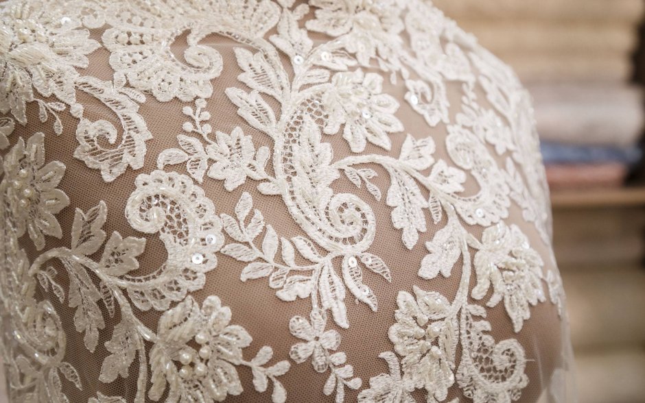 Свадебное белое гипюровое платье