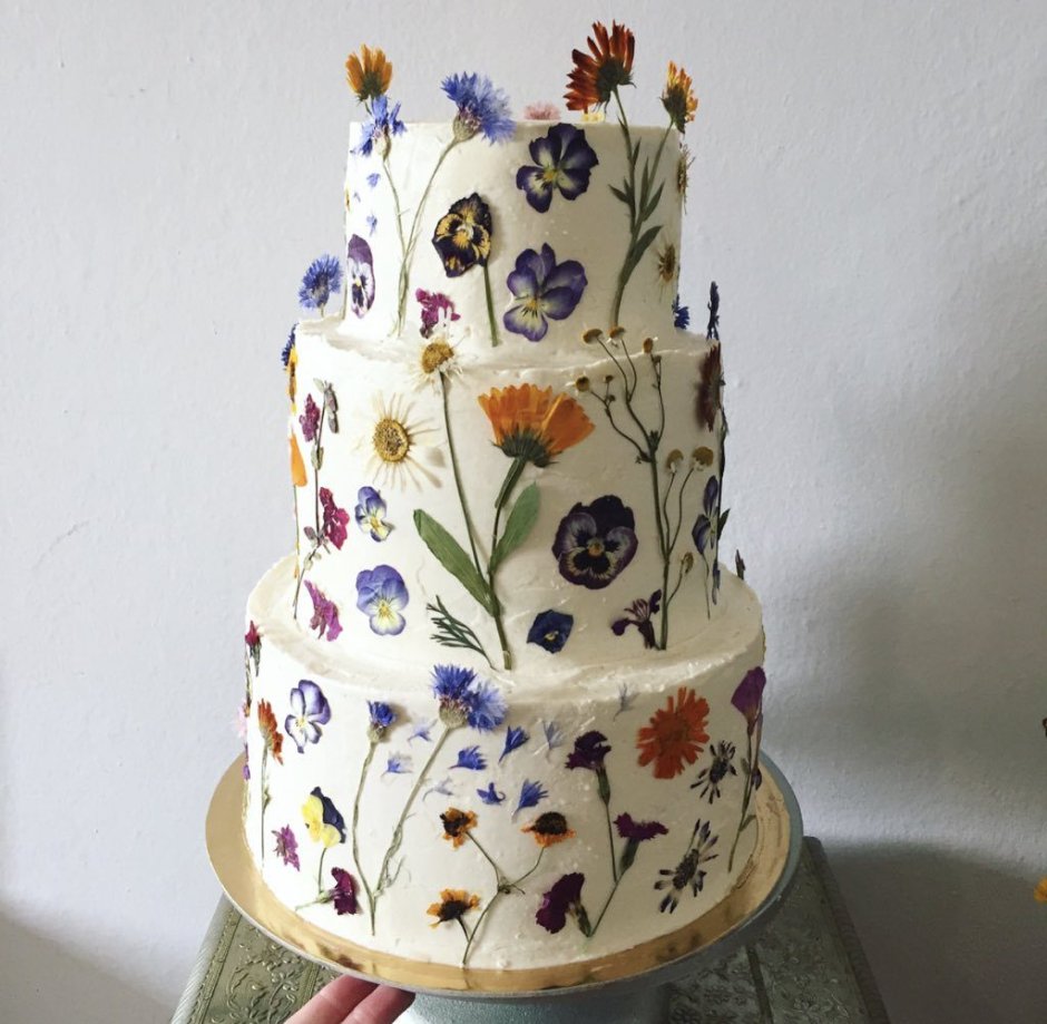 Стильный торт с цветами