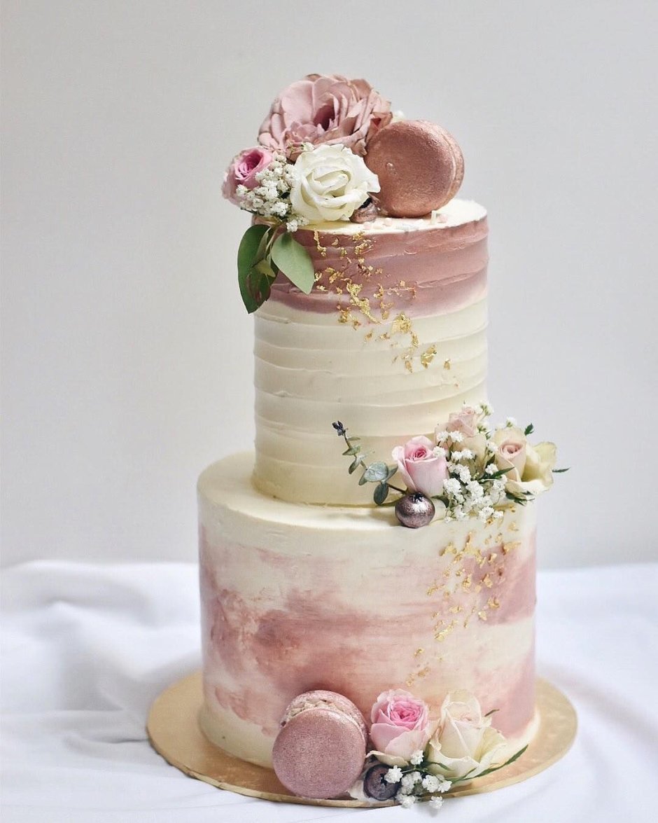 Торт с засушенными цветами