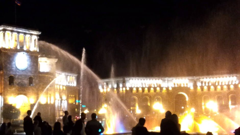 Площадь свободы Ереван фонтаны