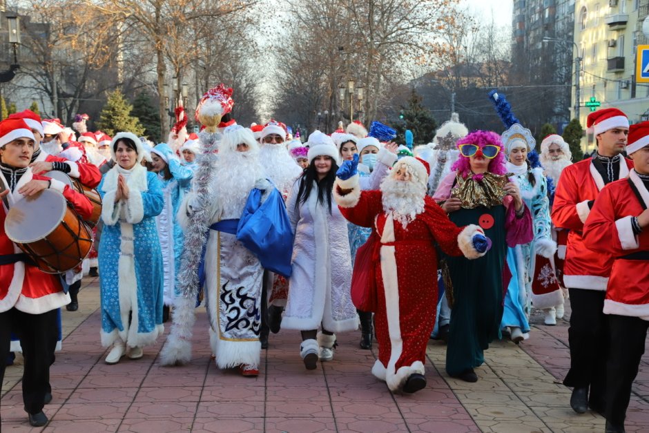 Парад дедов Морозов в Махачкале