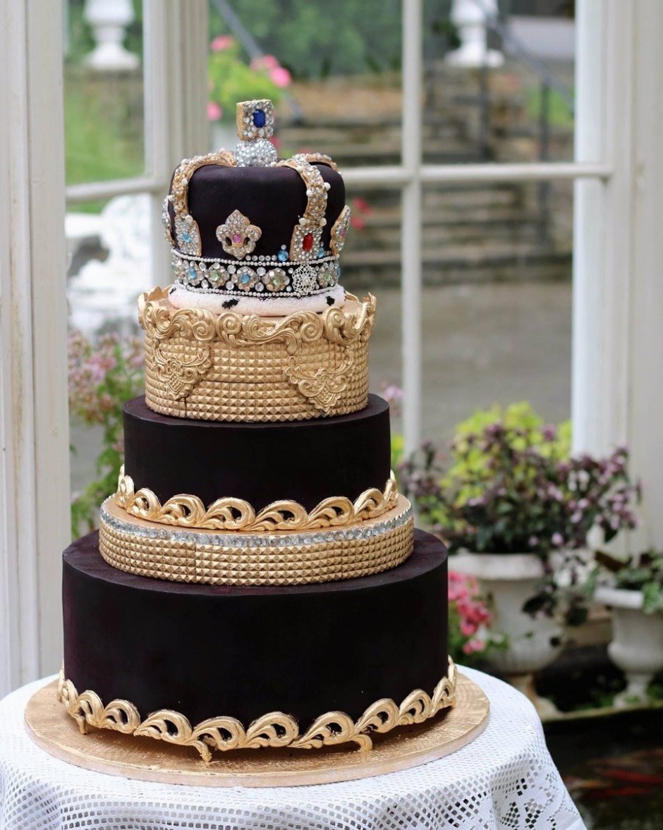 Торт с короной для женщины