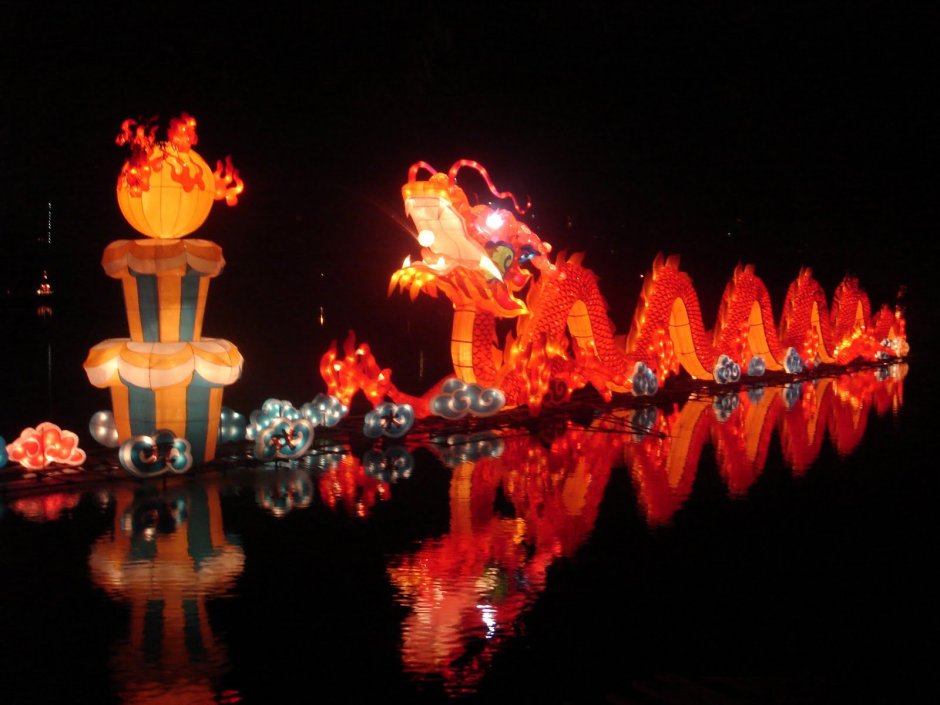 Китайские фонарики на воде