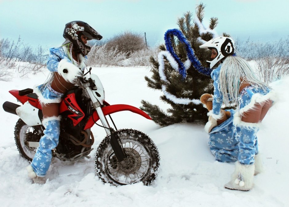 Снегурочка на мотоцикле