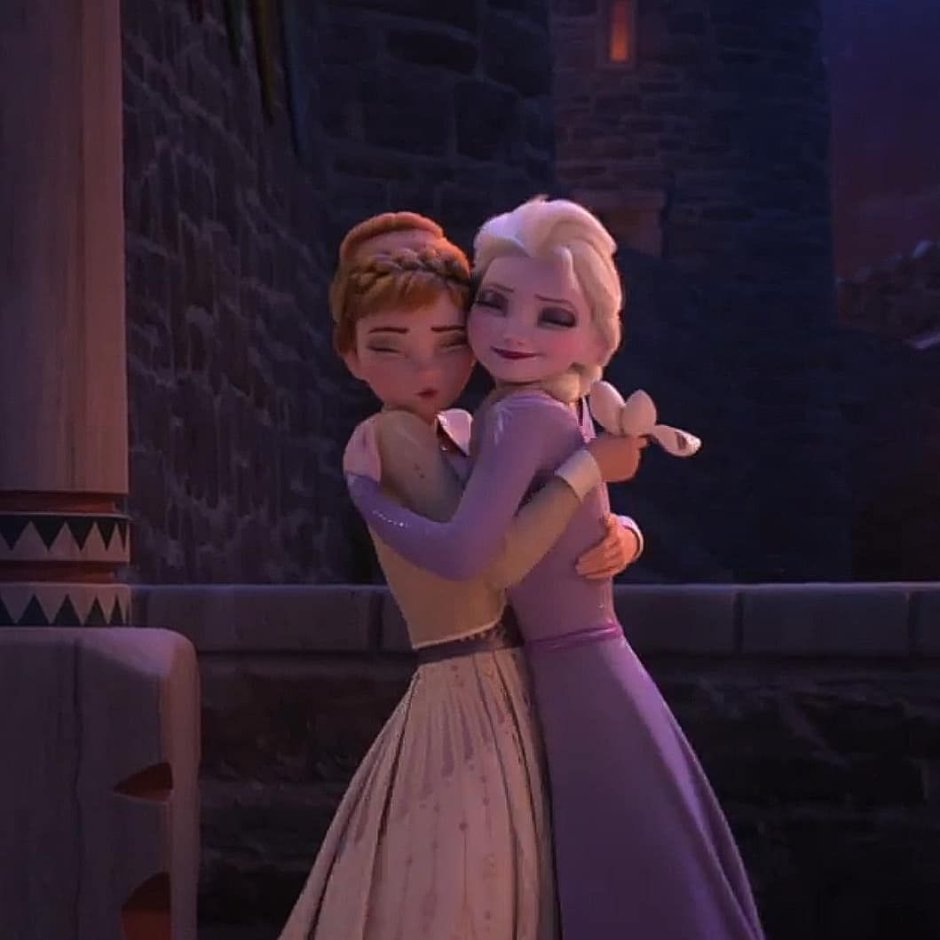 Холодное сердце 2 Эльза и Анна обнимаются