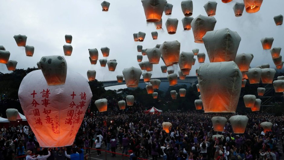 Япония фестиваль ночных фонарей