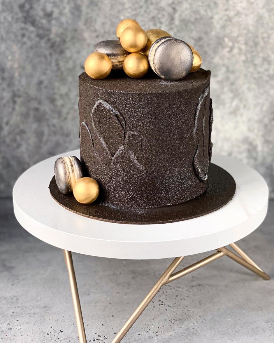 Декор торта шоколадными сферами