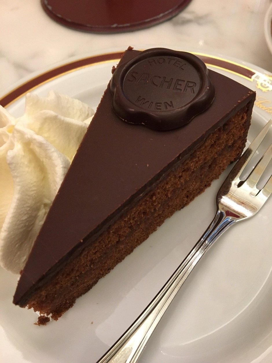 Шоколадный торт Захер