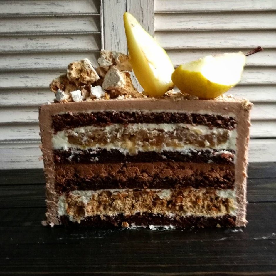 Муссовый шоколадный торт с бананами