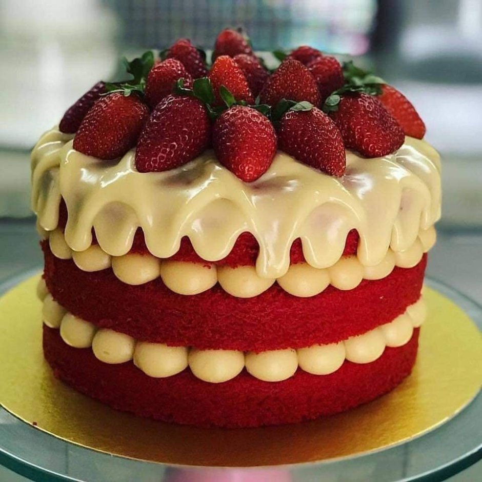 Клубничный торт на день рождения