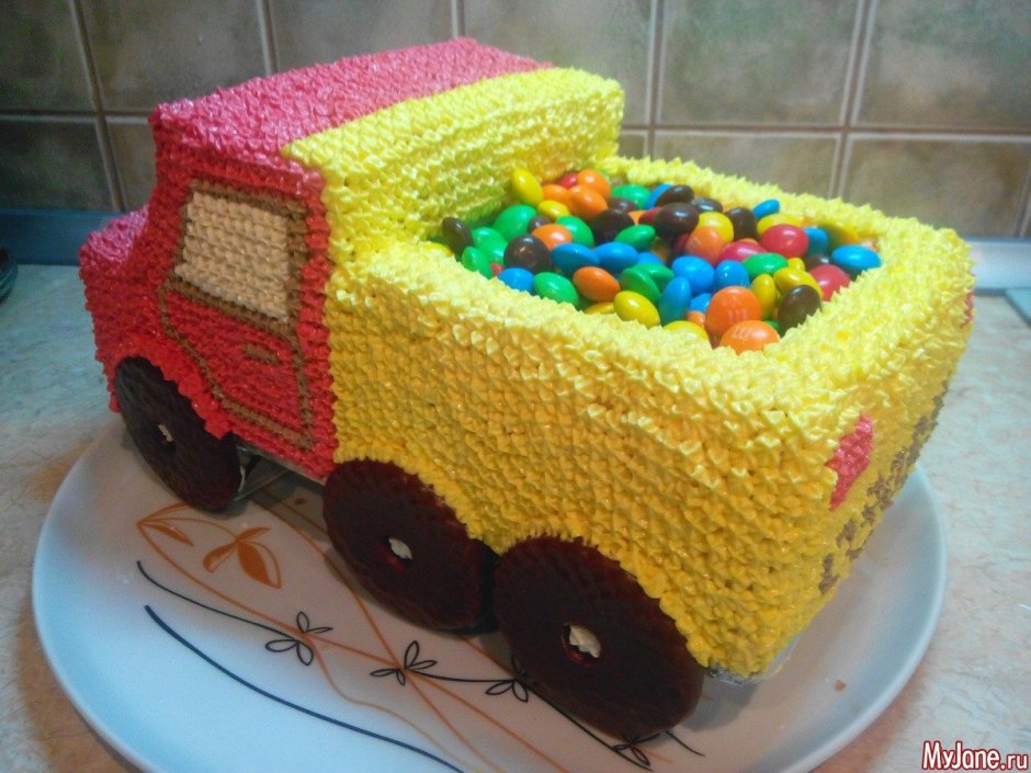 Торт в виде машины грузовик