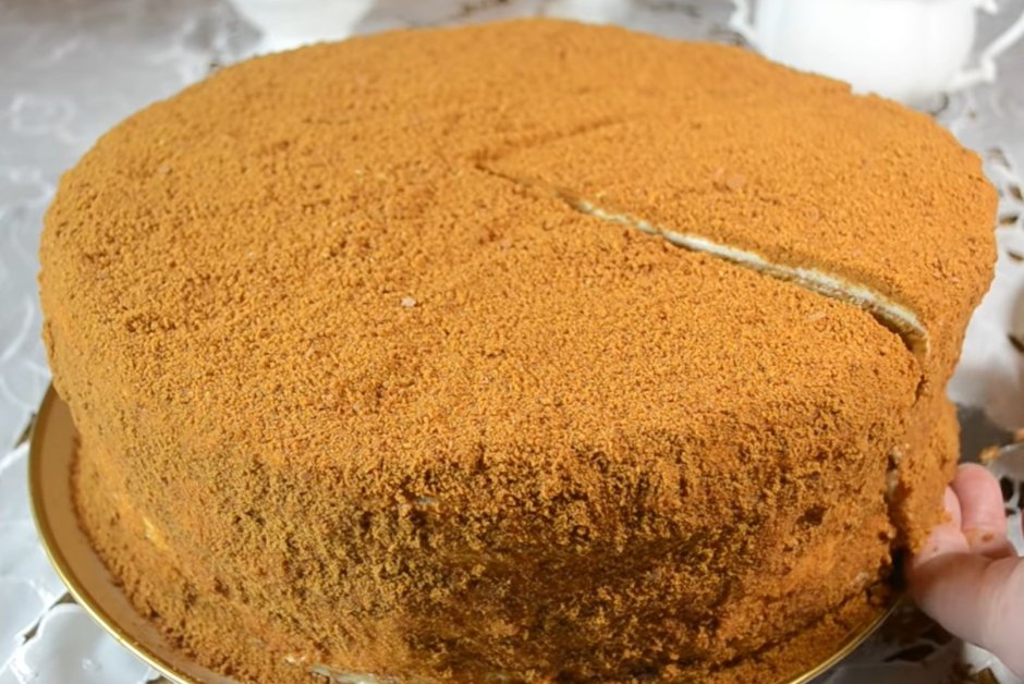 Цукер-лейках (бисквитный торт с орехами)