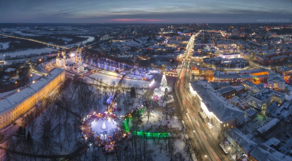 Новогоднее освещение парка