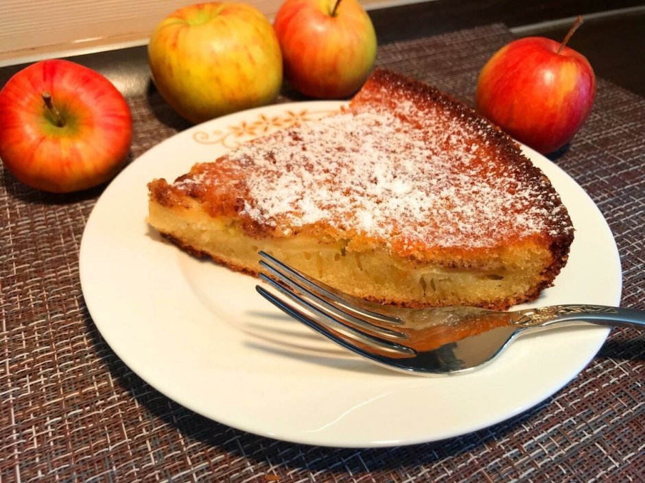 Пирог с яблочным вареньем в духовке