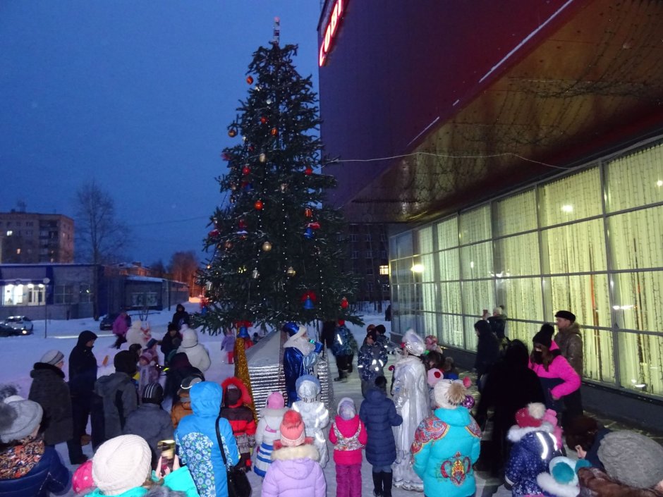 Новогодняя елка в Воронеже на площади Ленина