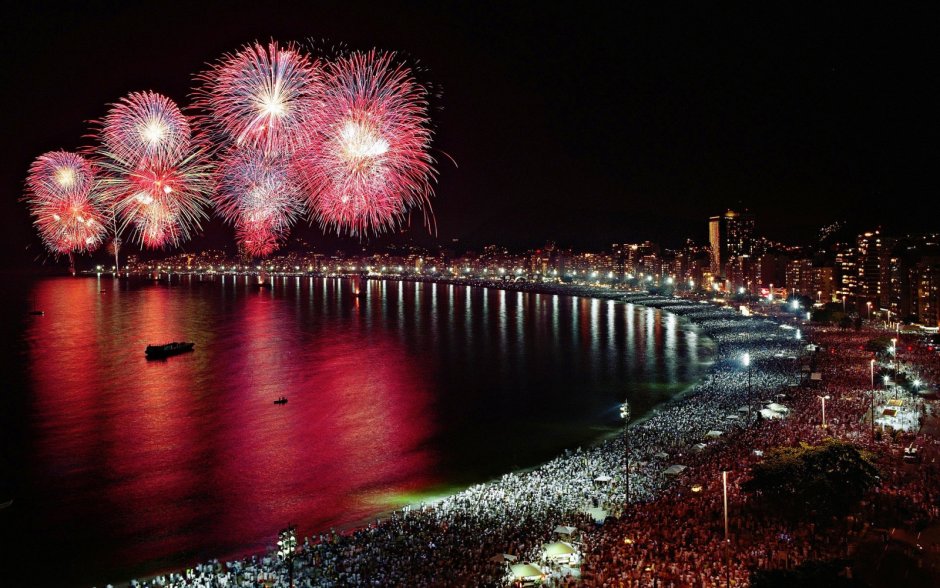 Новый год пляж Копакабана в Рио-де-Жанейро
