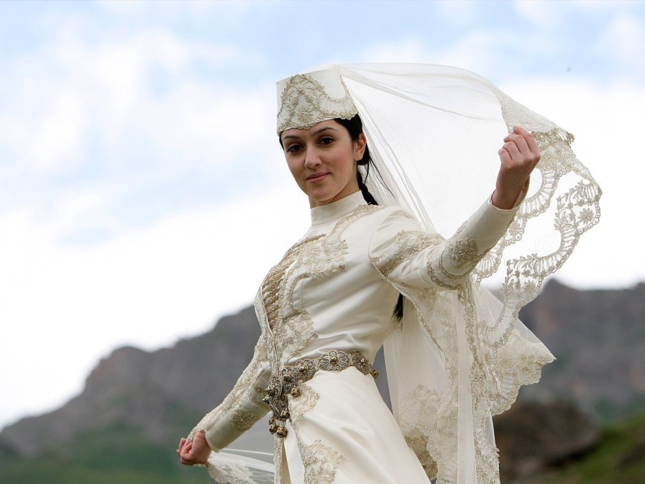 Национальное свадебное платье черкешенки