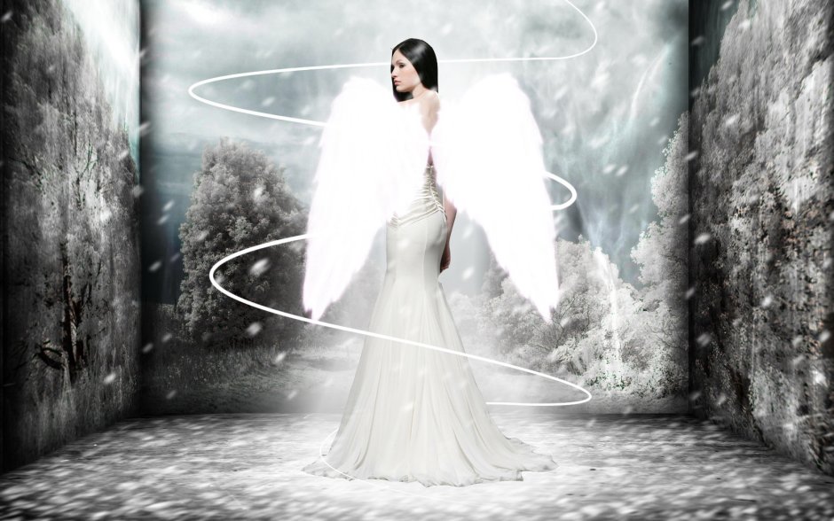Ангел в длинном платье