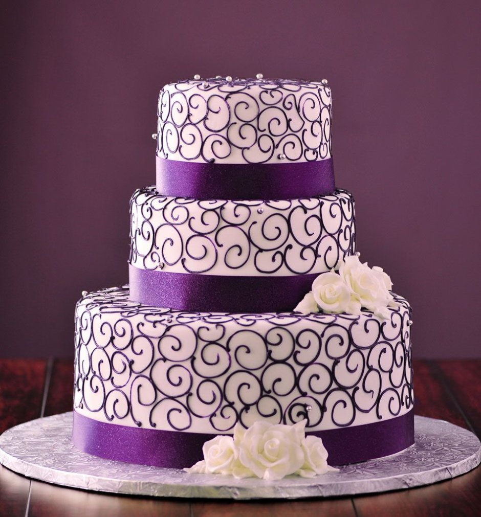 Торт из розочек фиолетовый