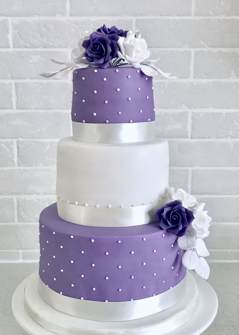 Свадебный торт лавандового цвета