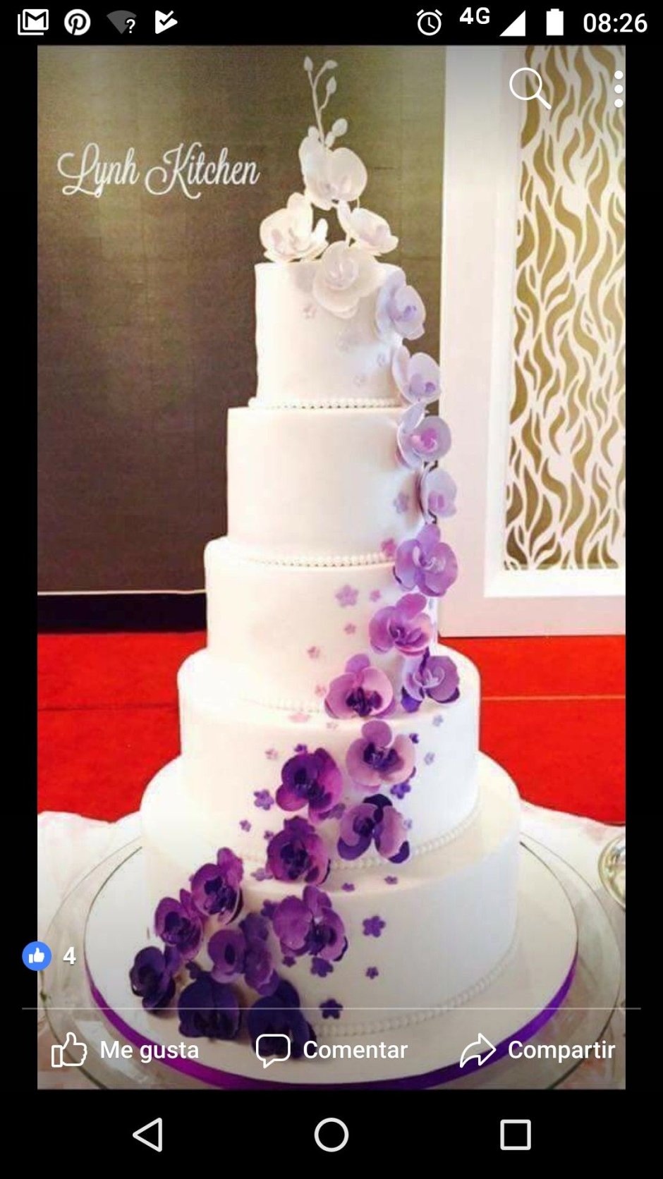Свадебный торт в лавандовом цвете с ягодами