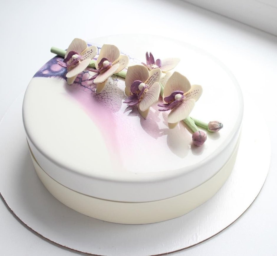 Торт свадебный с бирюзовыми цветами