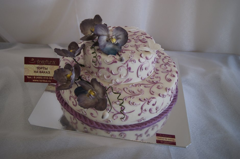 Торт с орхидеями из шоколада