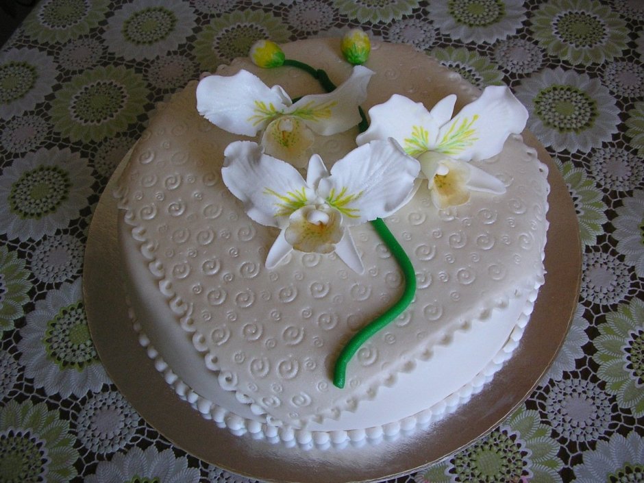 Украшение торта орхидеями