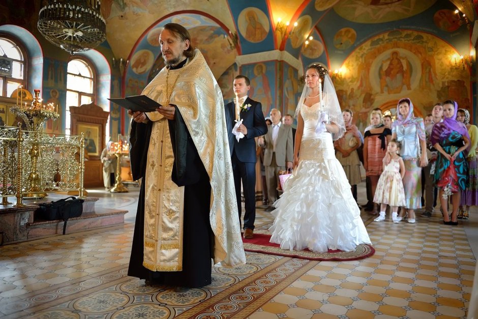 Венчание в православной церкви платье
