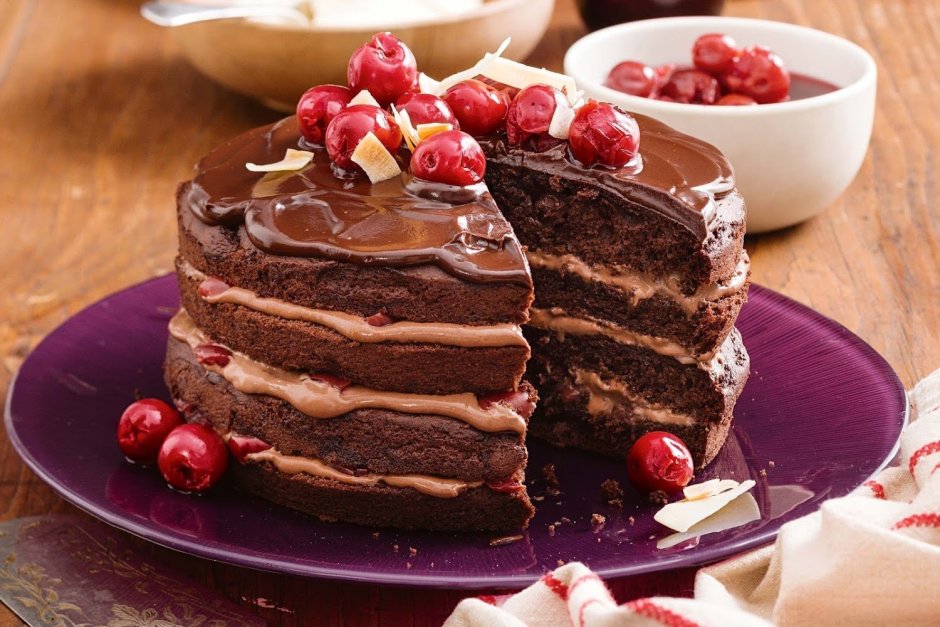 Торт шоколад вишня пралине