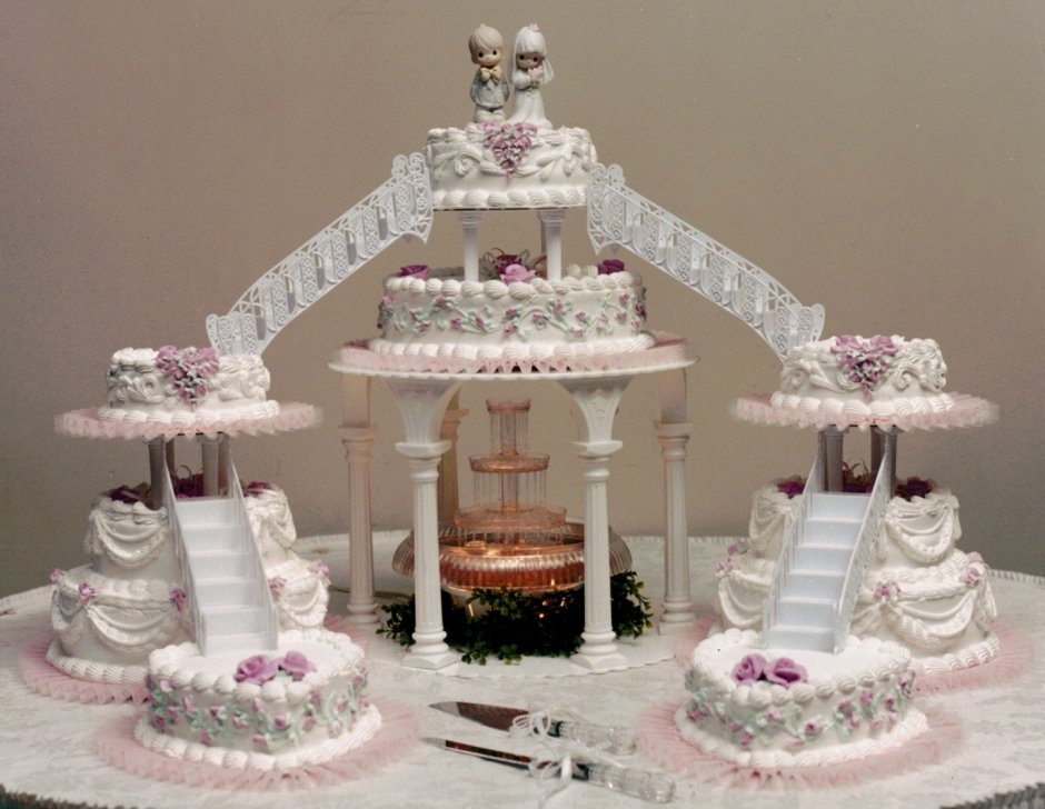 Свадебный торт с лестницей