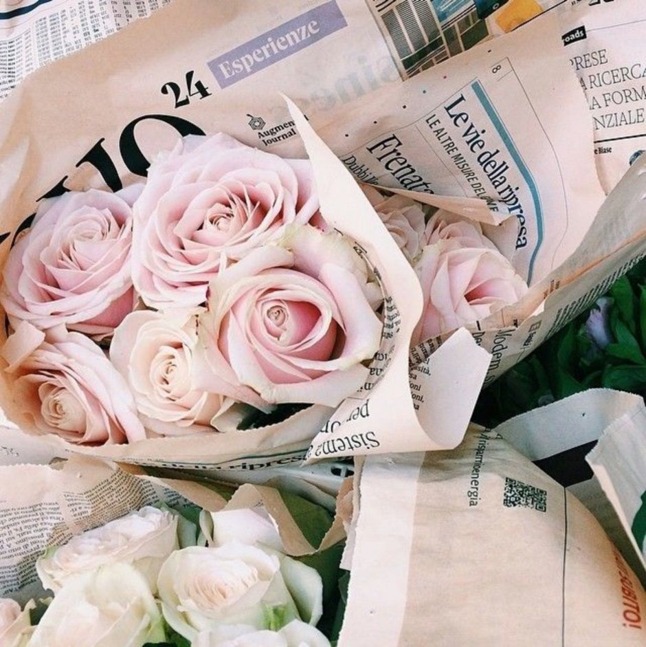 Букет роз в газетной бумаге