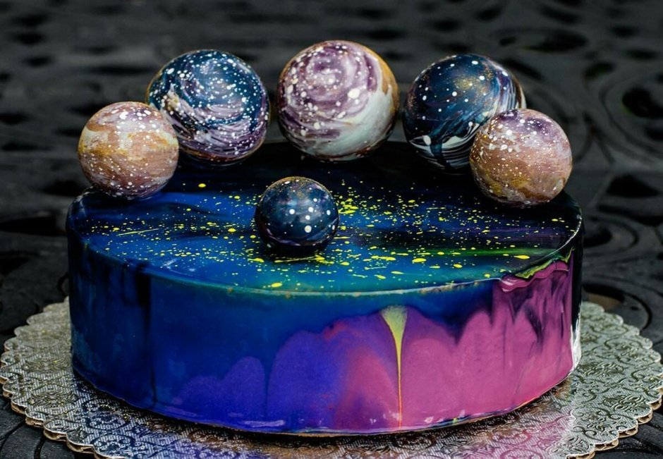 Кремовый космический торт