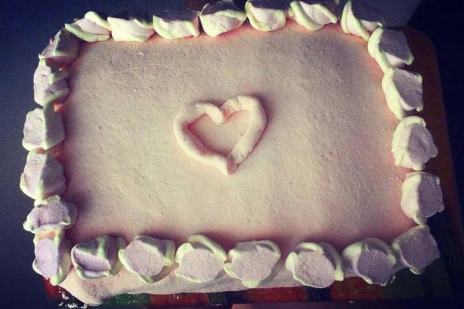 Торт с покрытием маршмеллоу