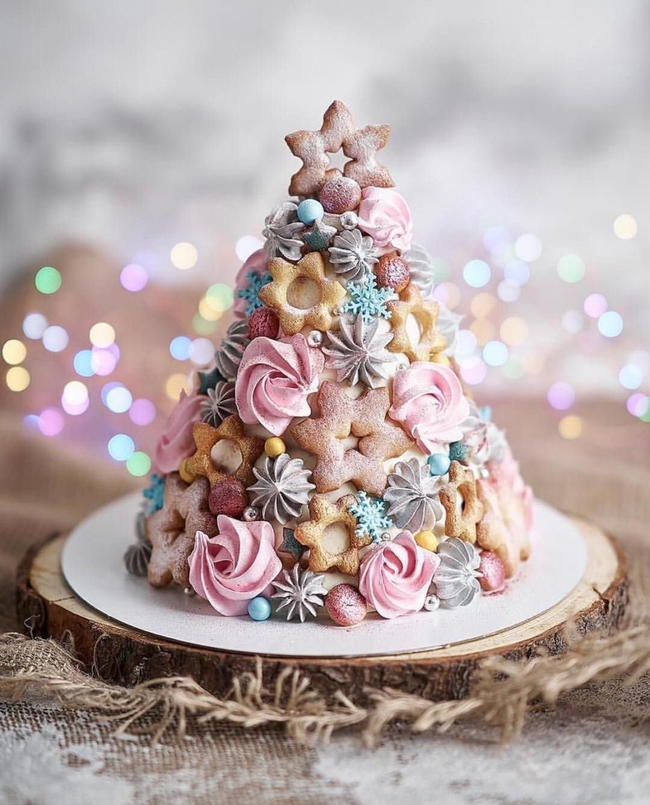 Бисквитный торт в форме елки на новый год