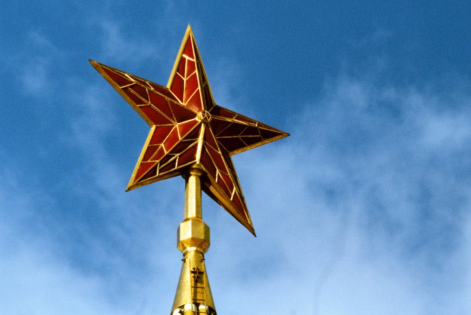Звезда Кремля поворачивается