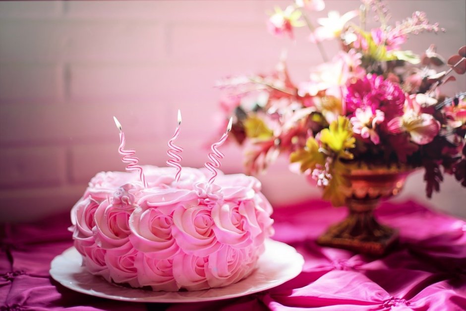 С днем рождения торт и цветы