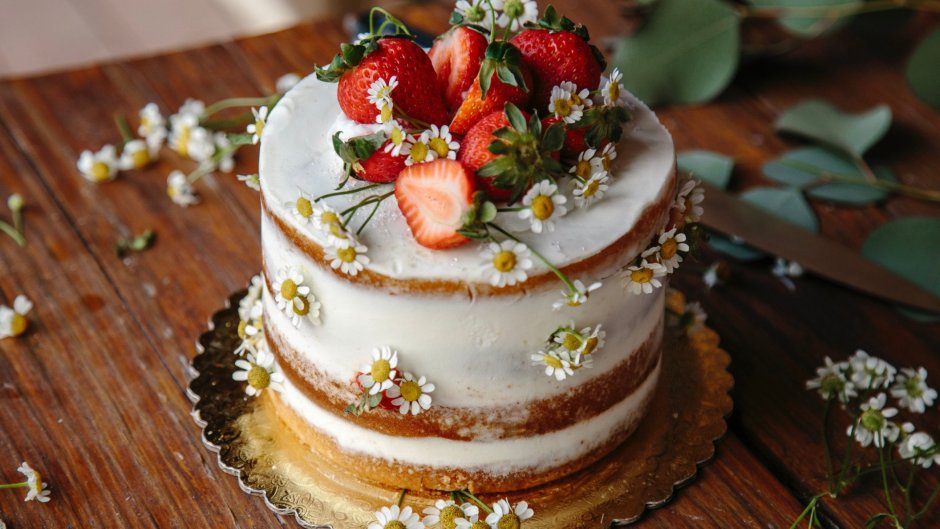 Пирожное на день рождения