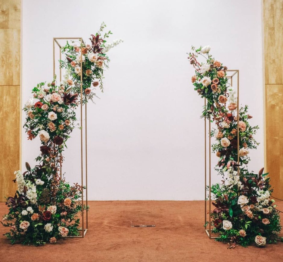 Металлические стойки для цветов на свадьбу