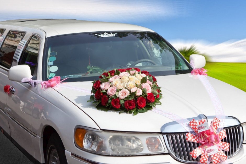 Цветы для машины на свадьбу лимузин