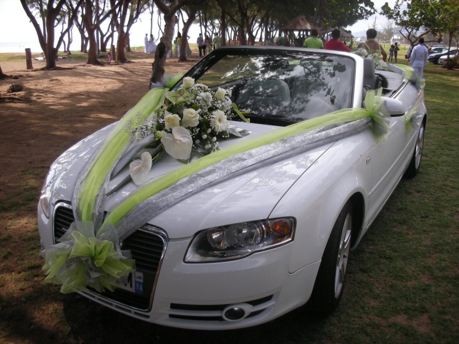 Машина на свадьбу современная