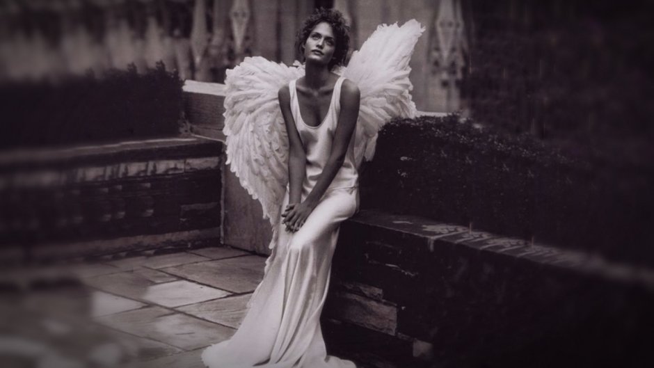 Дженнифер Лопес в образе ангела