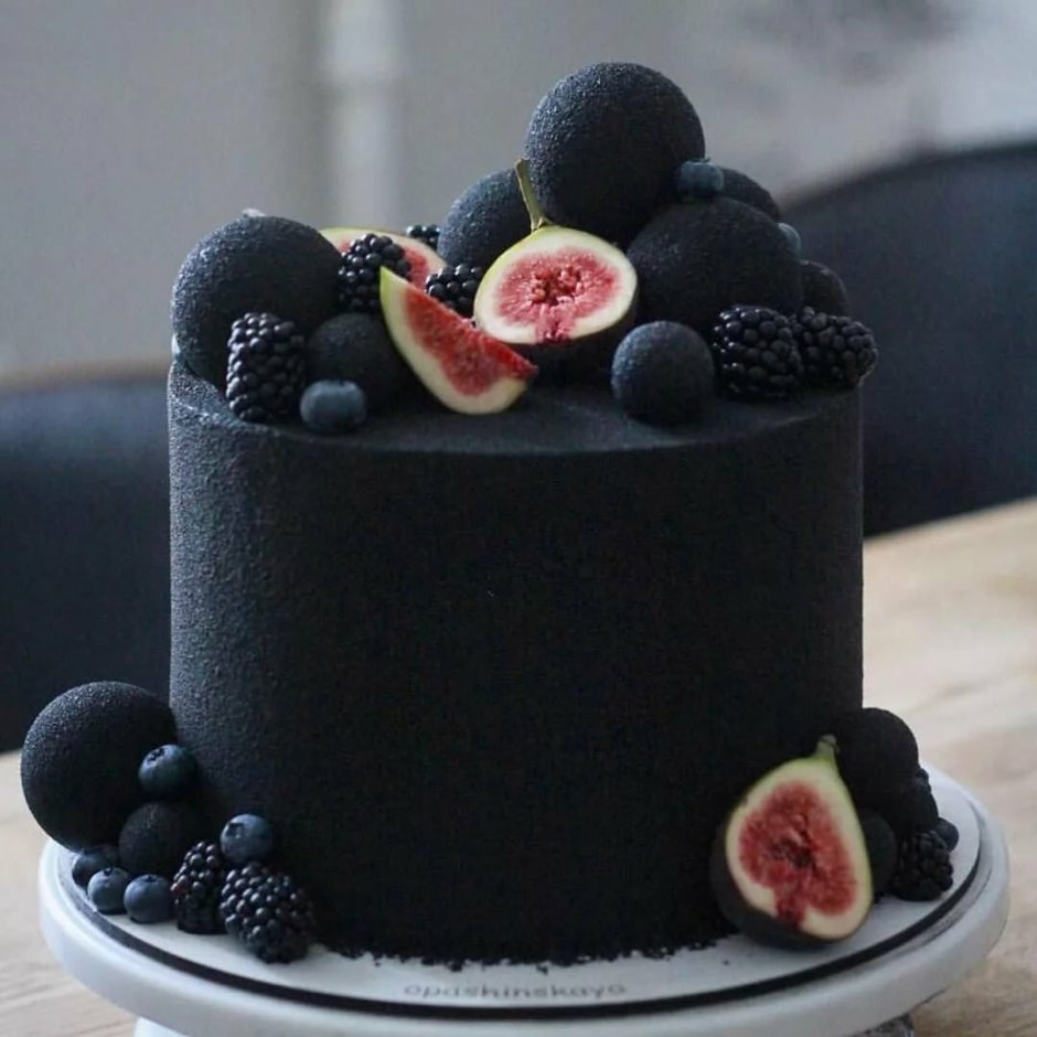 Украшение черного торта