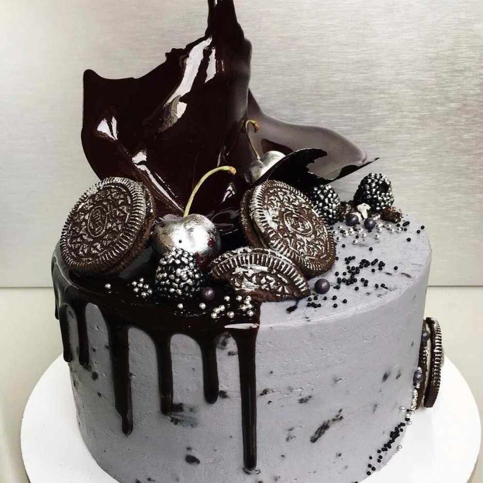 Торт черный с серебром