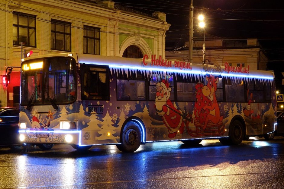 Автобус новый год