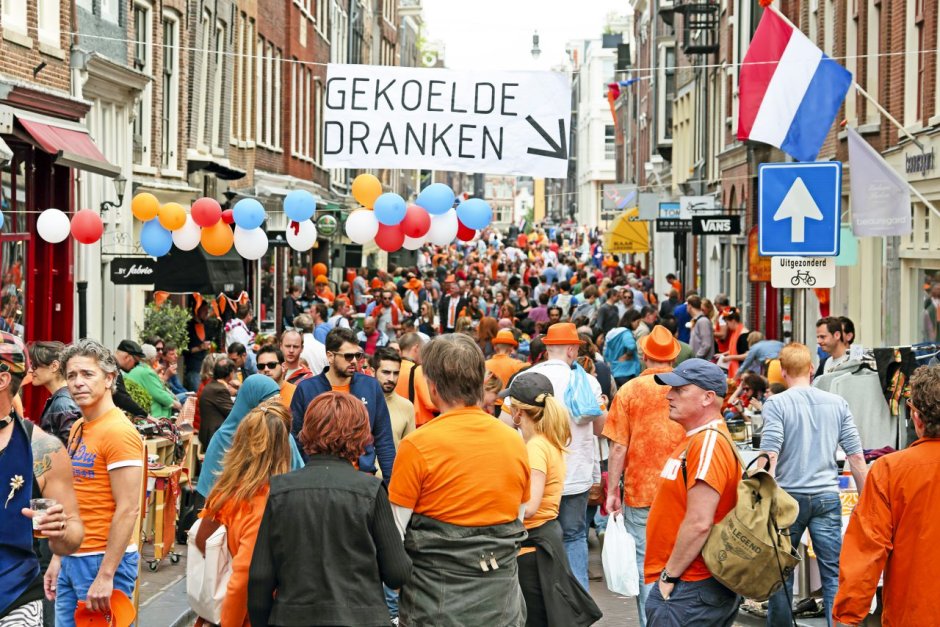 Амстердам оранжевые люди